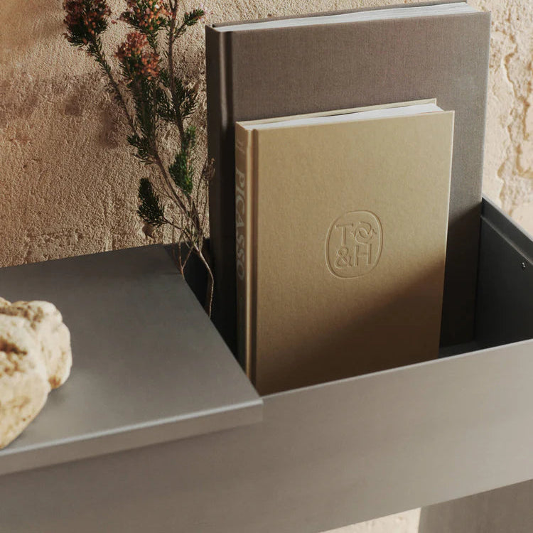 Lager Plant Box with Shelf