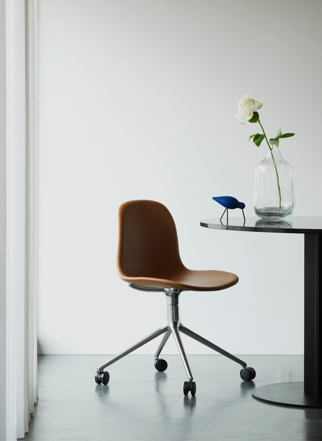 Form Chair Swivel w/ Wheels