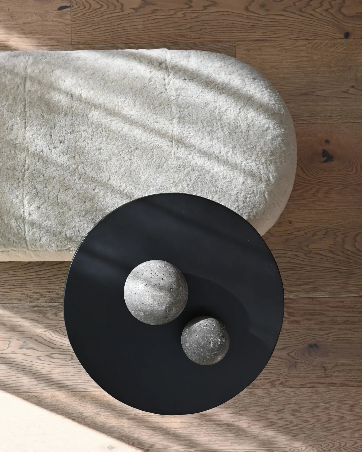 Big Foot Bench - Sandshell Sheepskin