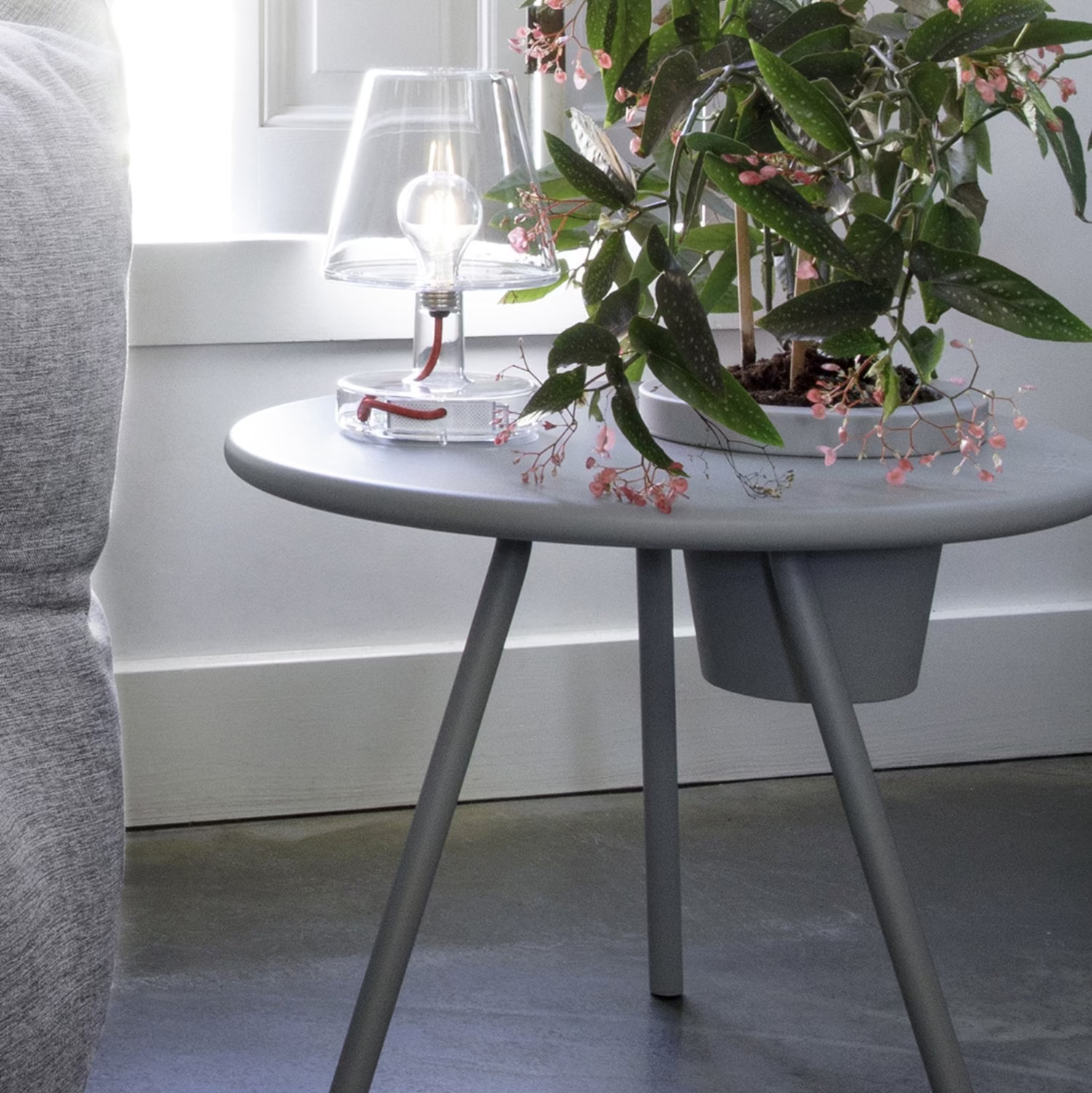 Bakkes Planter Table
