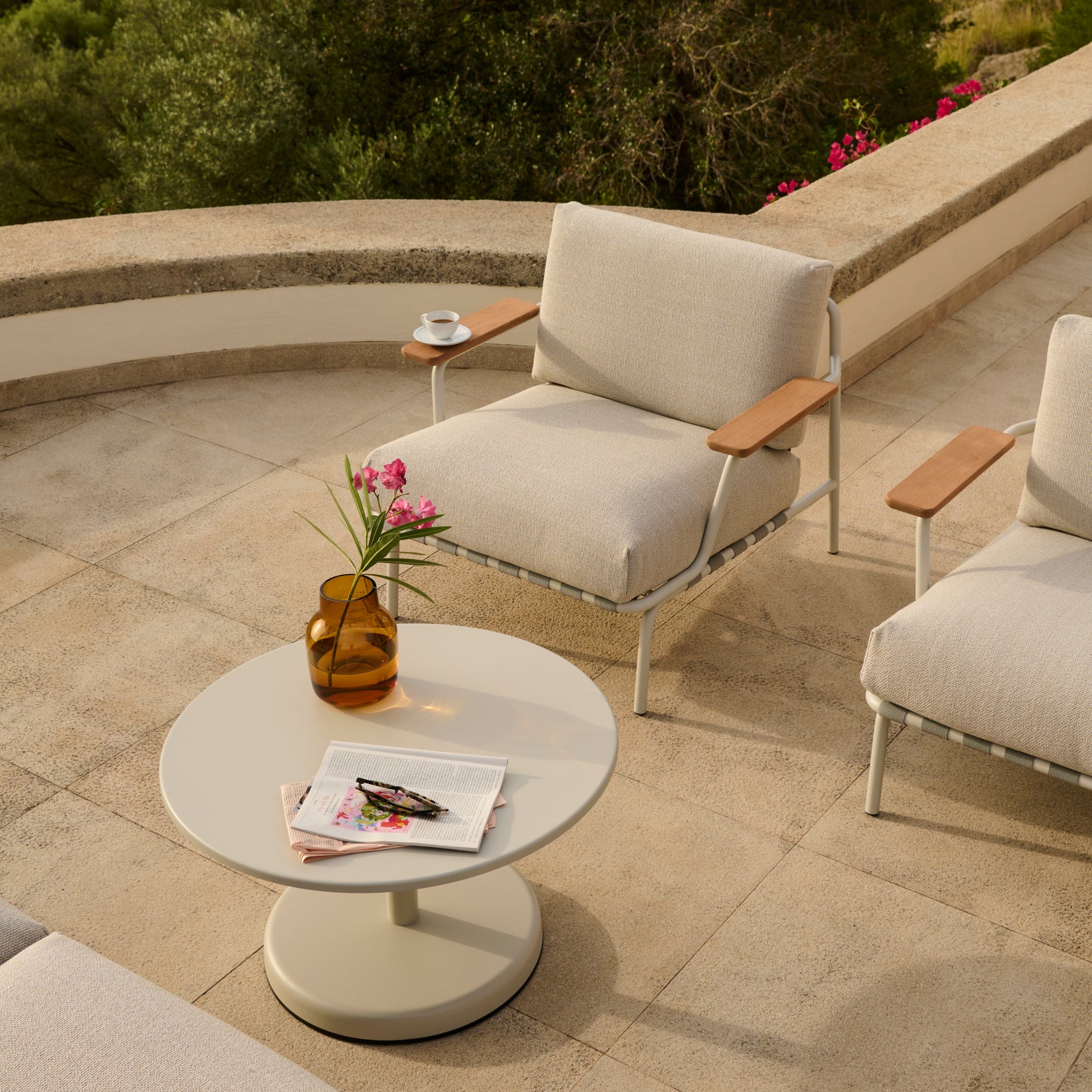 Settle Lounge Chair w/ Armrest