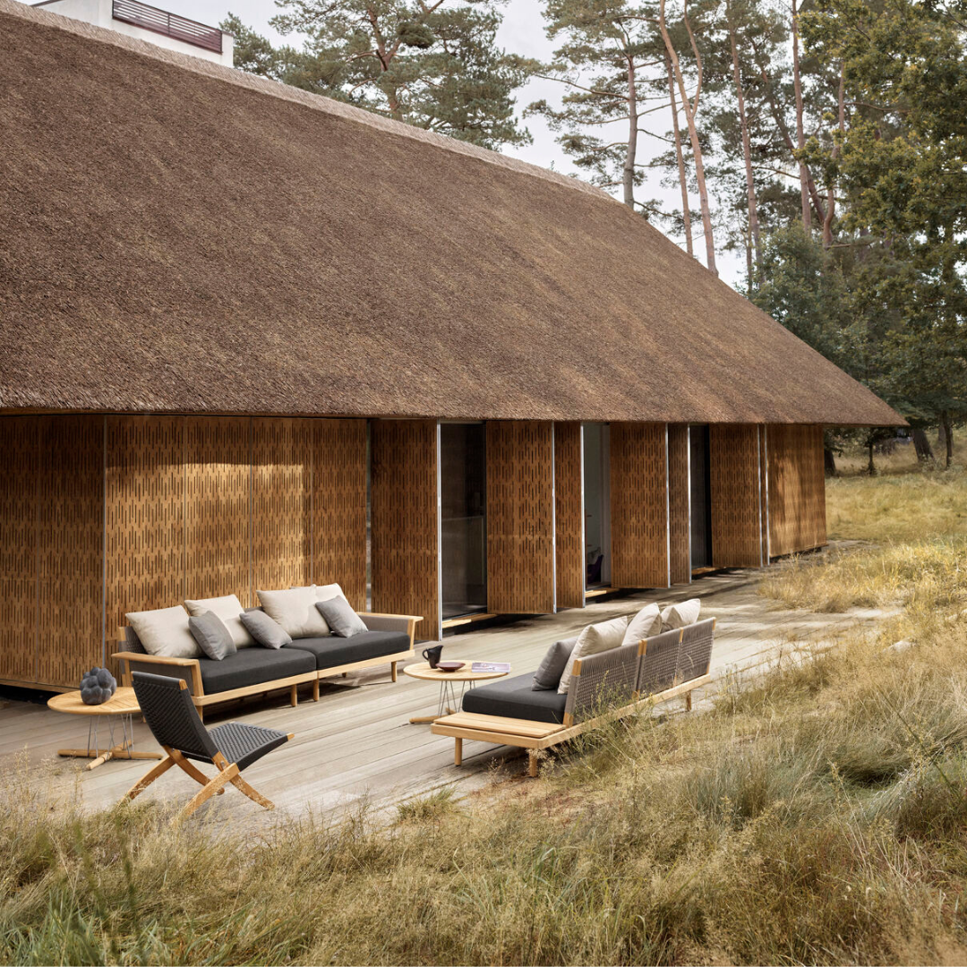 E540 Embrace Outdoor Lounge - Module w/ Siderest & Side Table