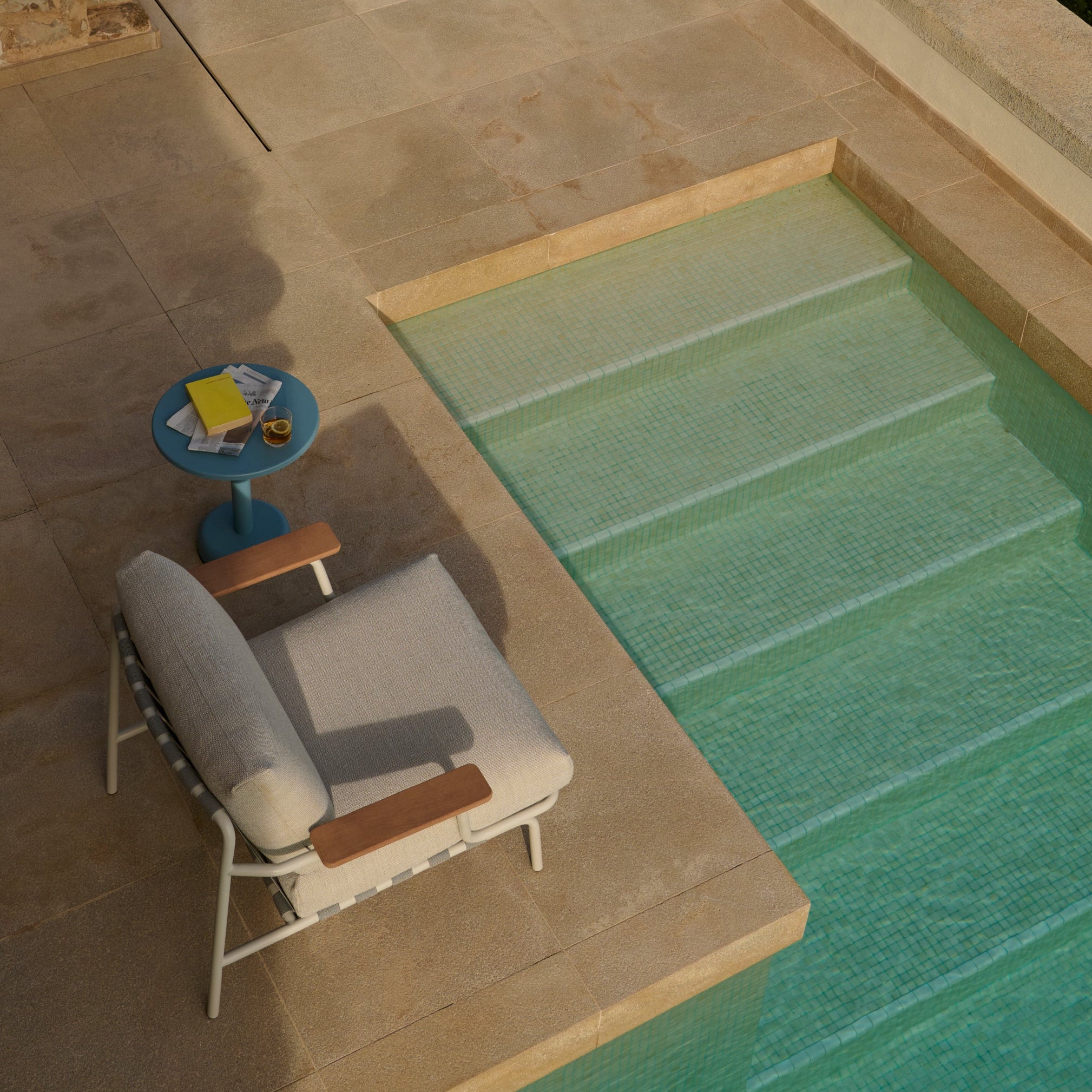 Settle Lounge Chair w/ Armrest