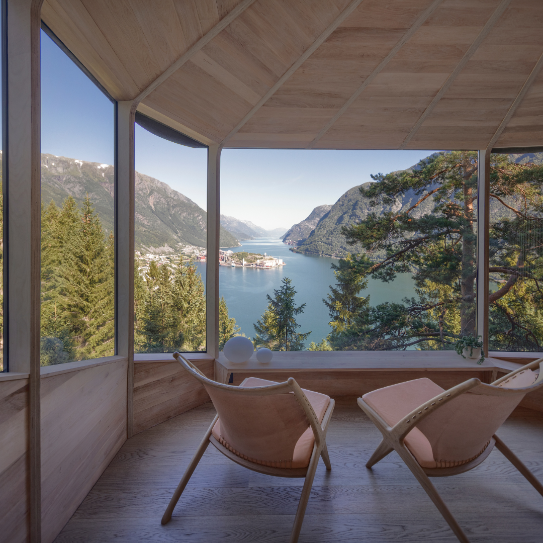 Krysset Lounge Chair