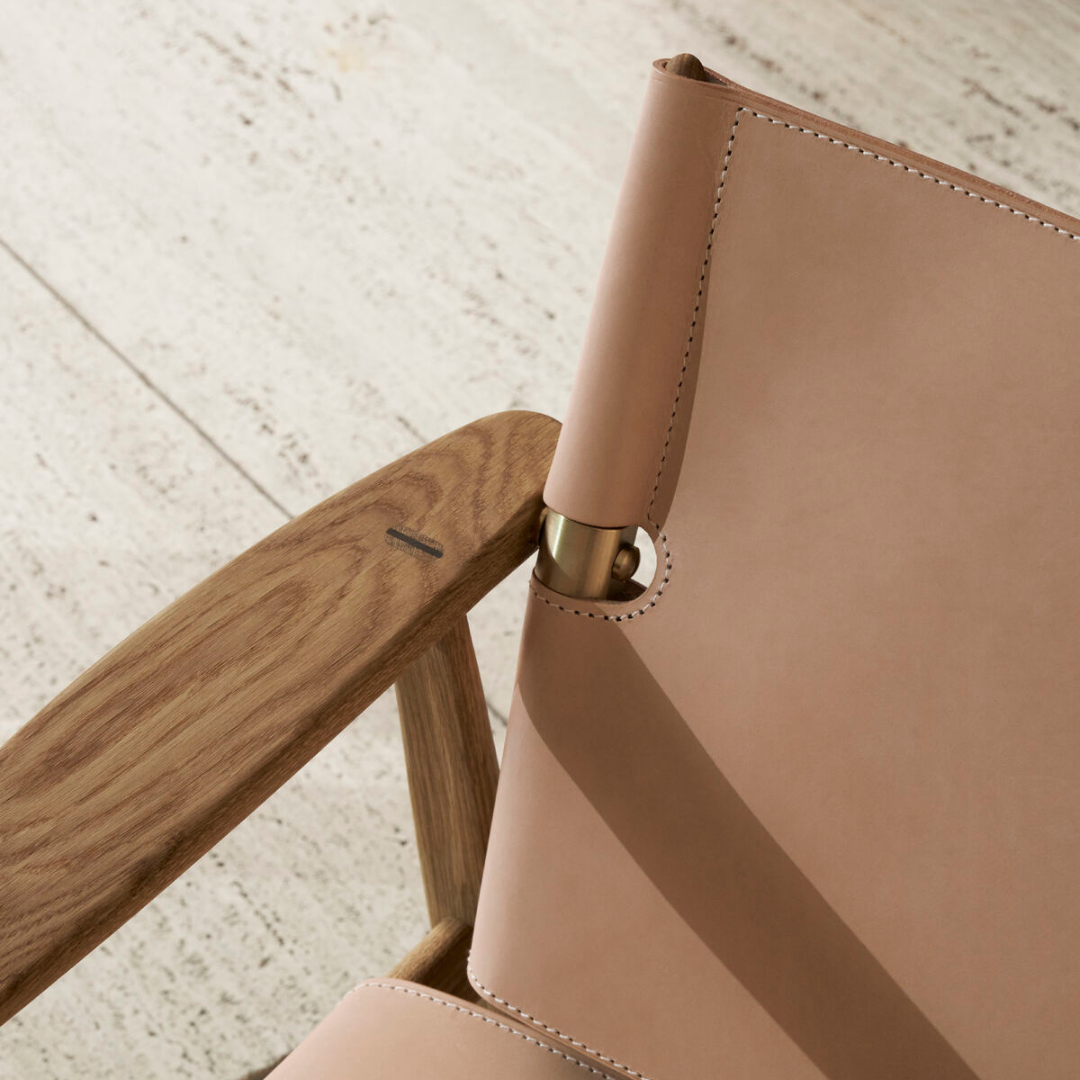 BM1106 Huntsman Chair