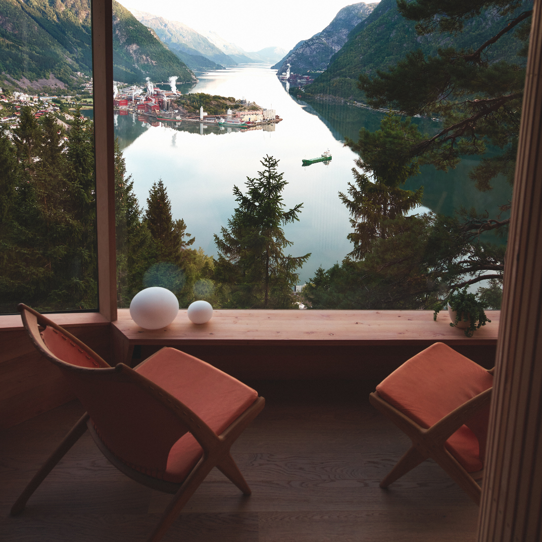 Krysset Lounge Chair