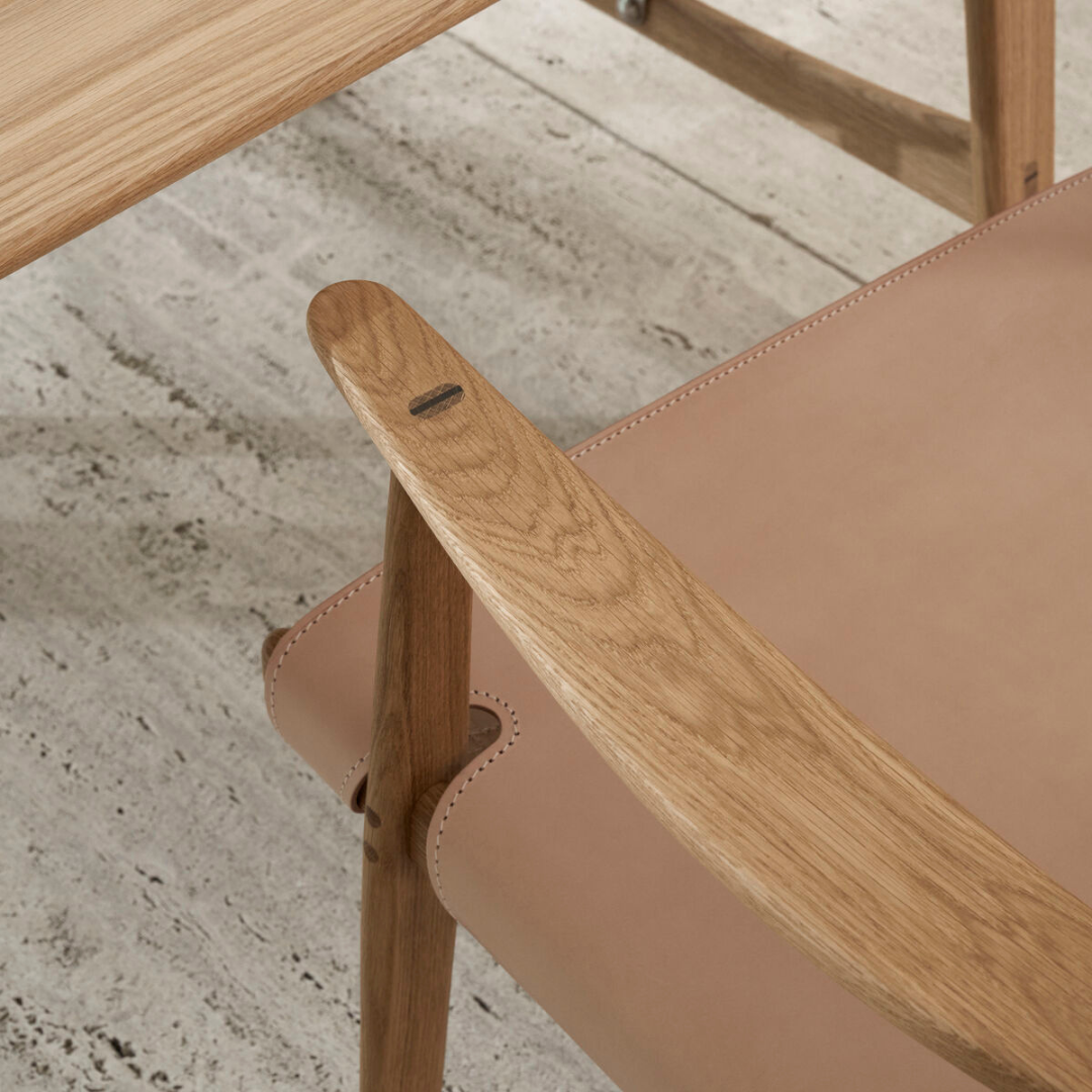 BM1106 Huntsman Chair