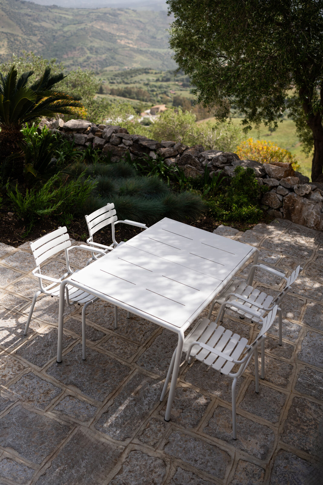 AVANTI Outdoor Dining Table