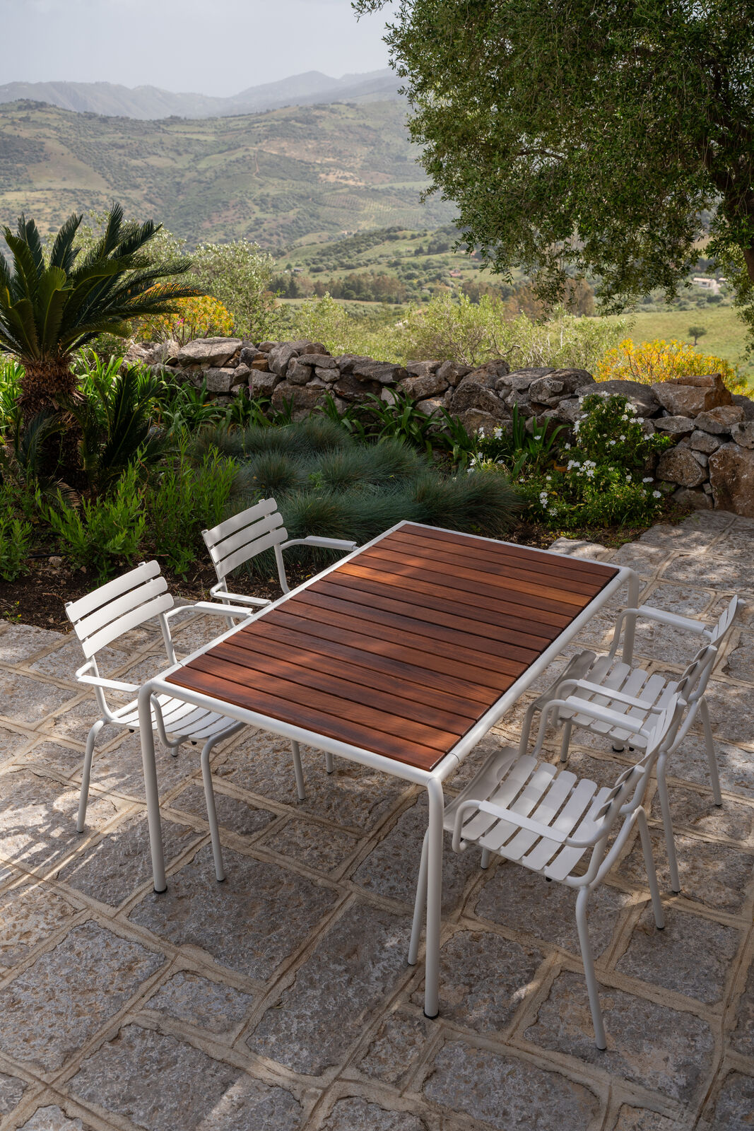 AVANTI Outdoor Dining Table
