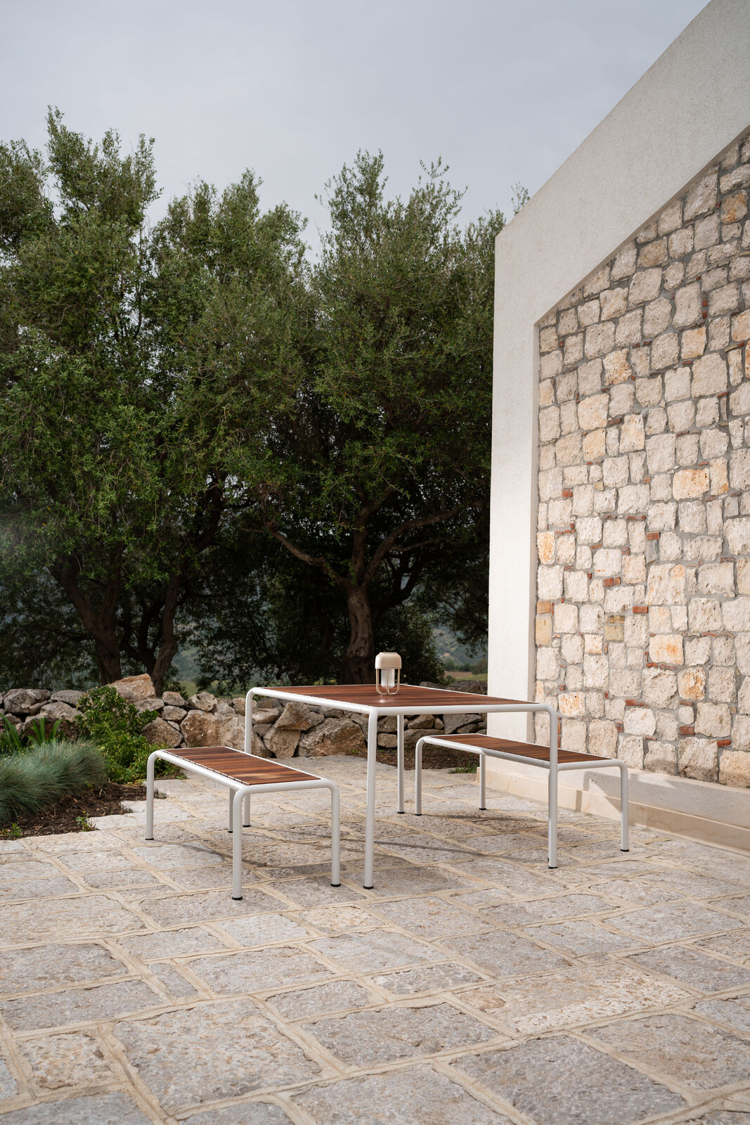 AVANTI Outdoor Bench