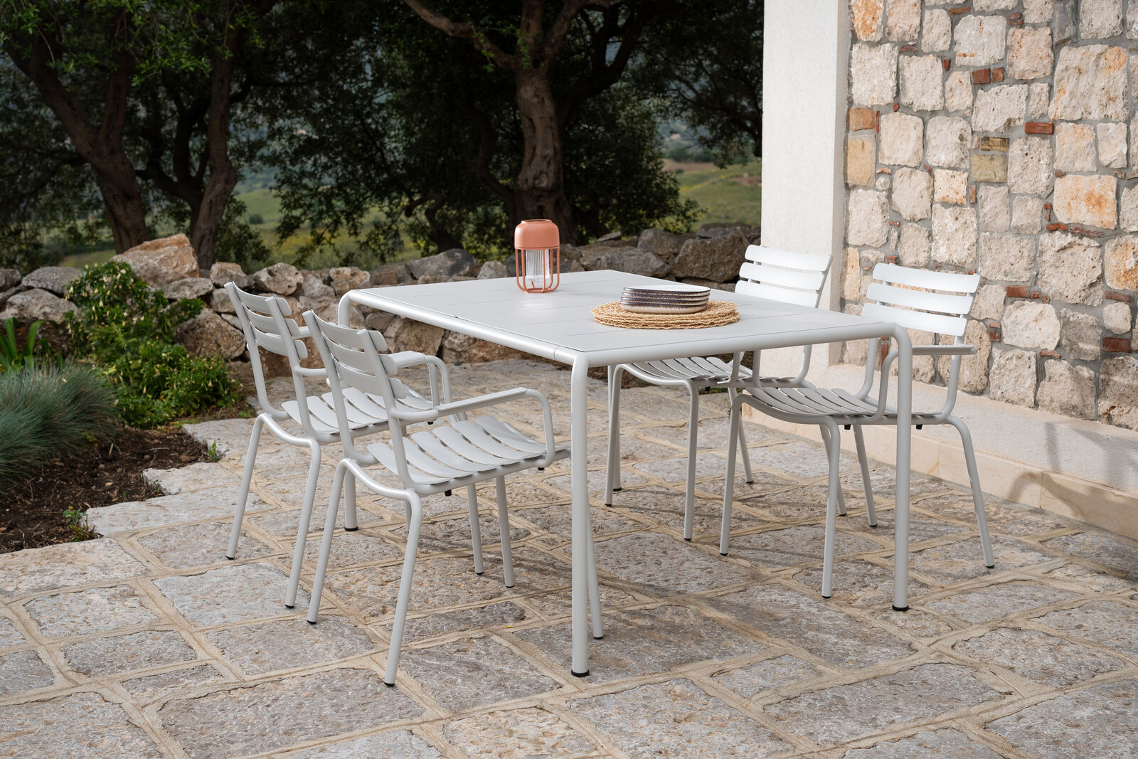 AVANTI Outdoor Dining Table