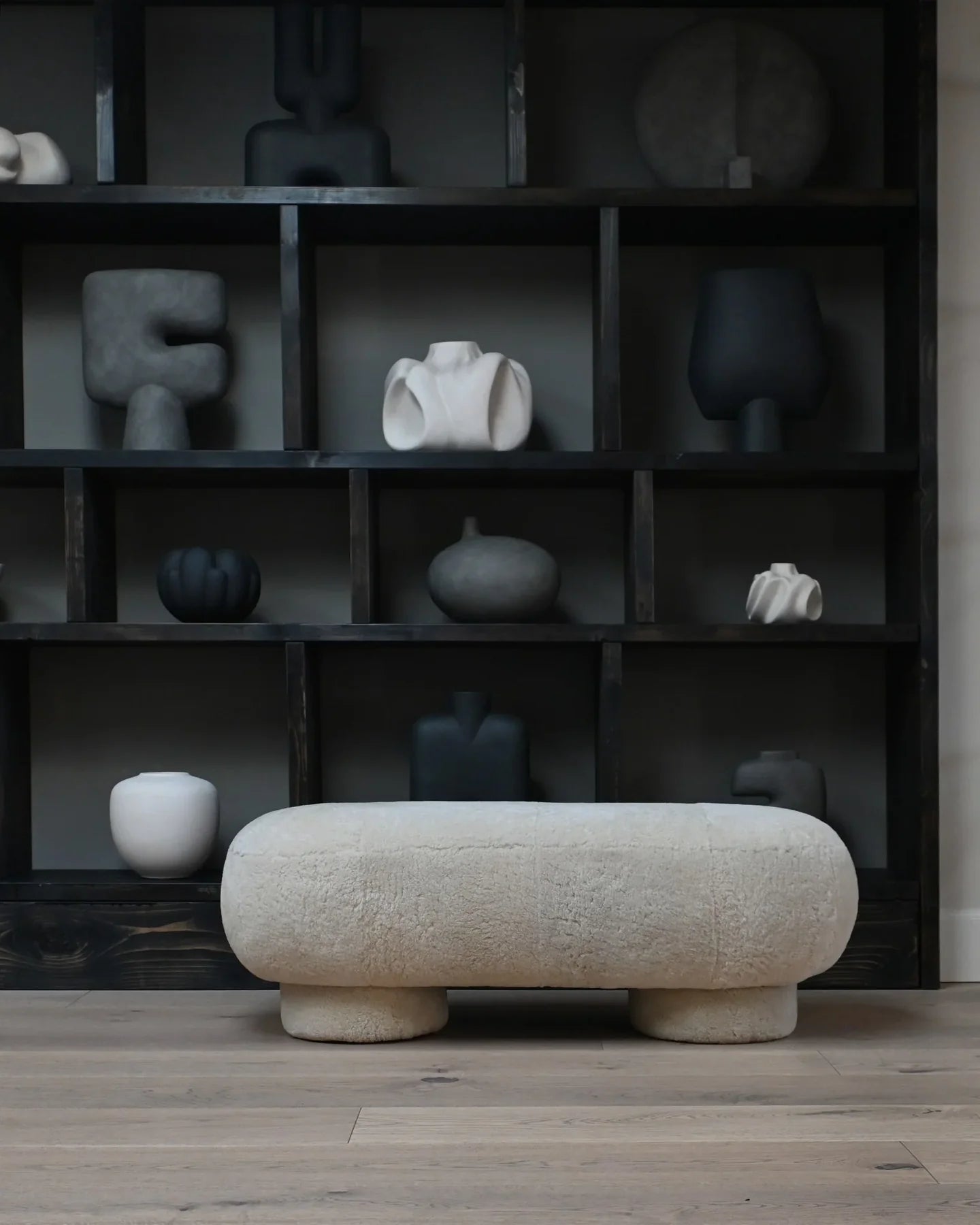 Big Foot Bench - Sandshell Sheepskin