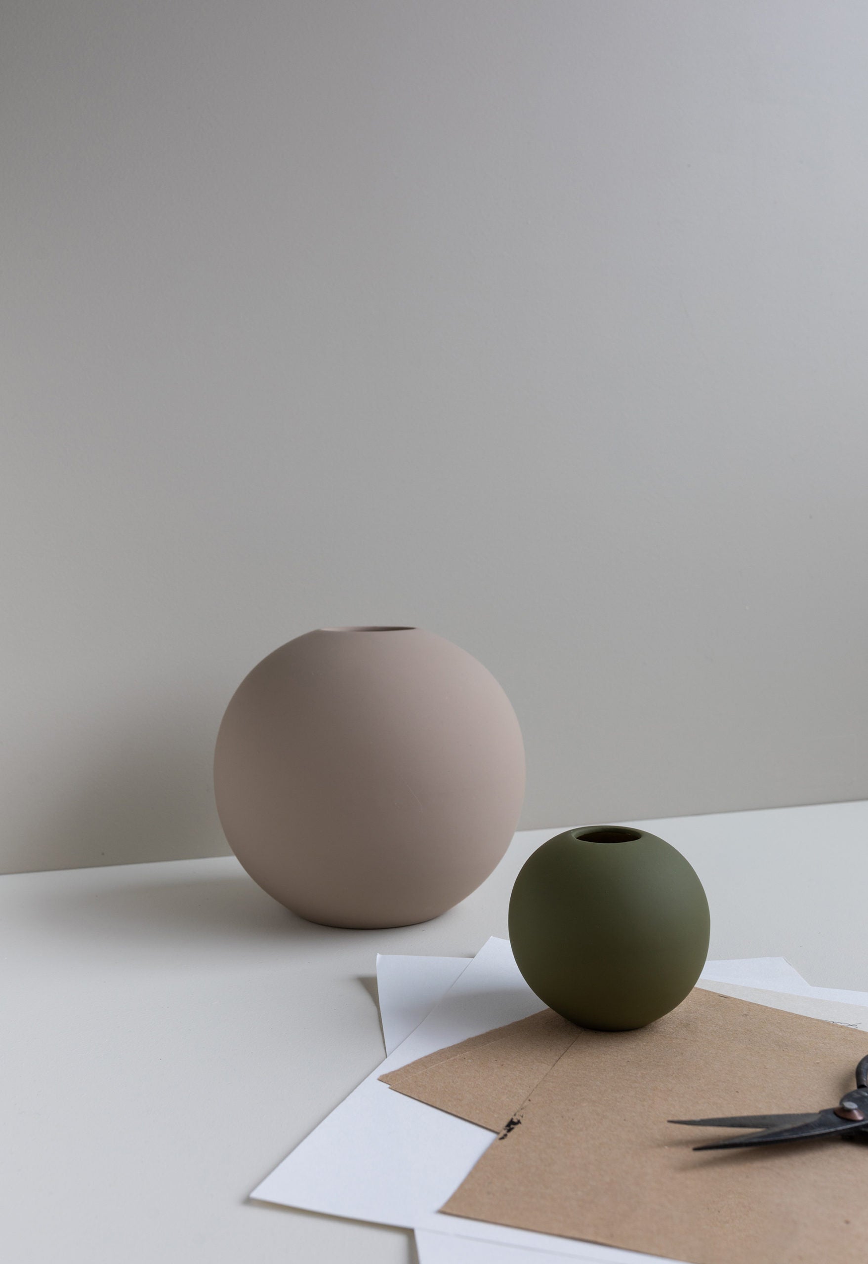 Ball Vase Olive 10cm