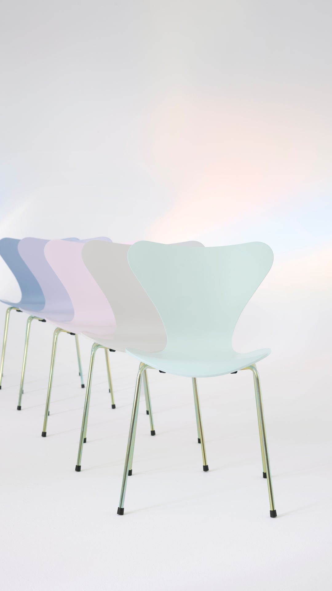 Series 7 Chair - 7:14 AM Edition