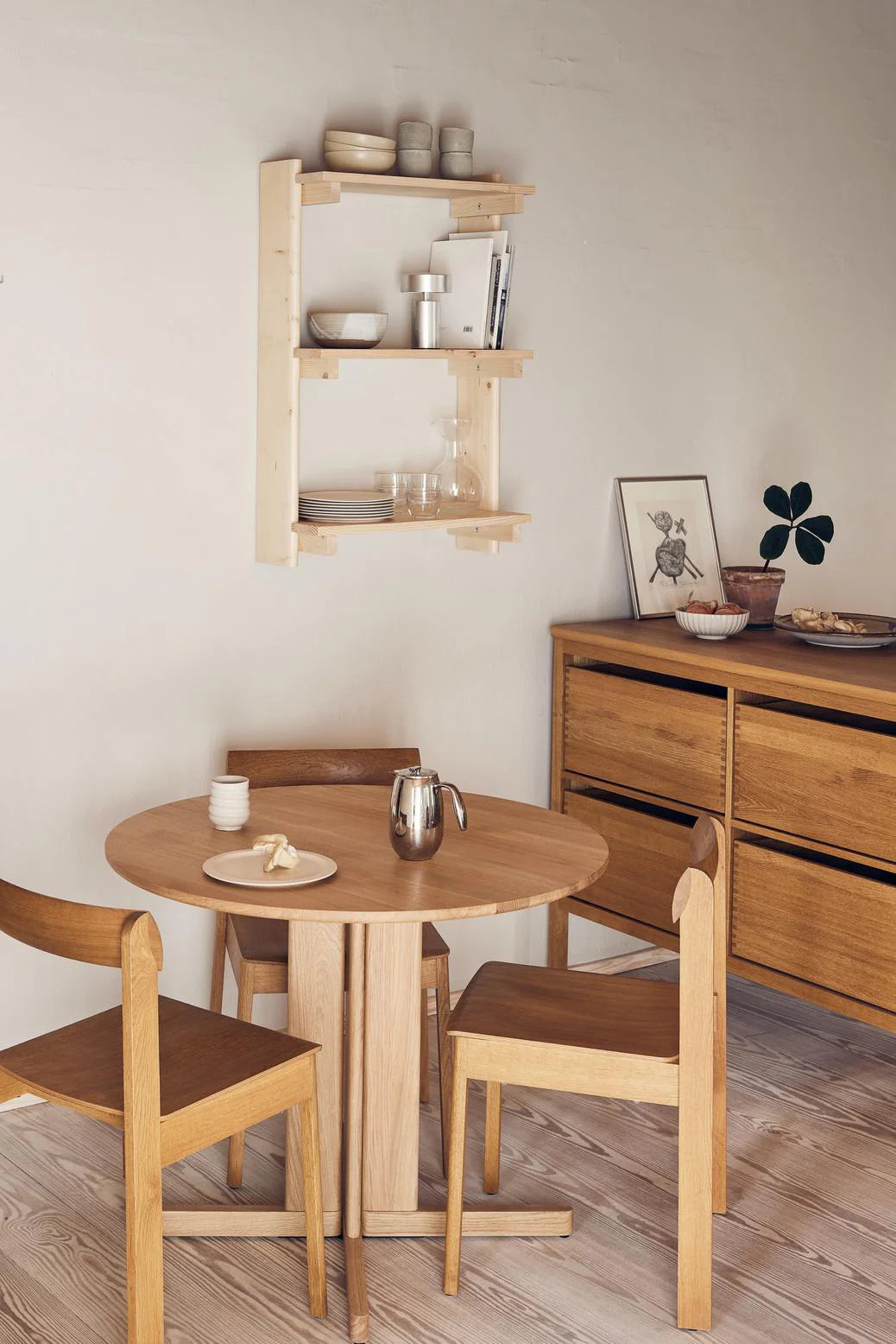 Trefoil Round Table Ø90