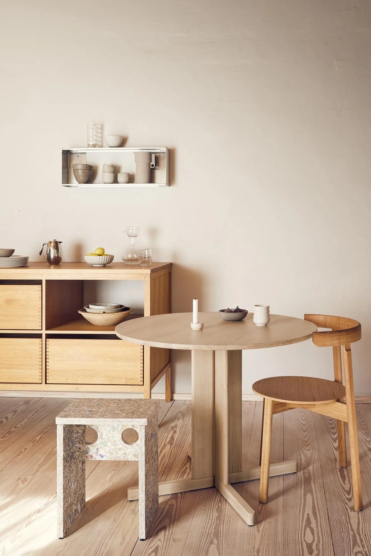 Trefoil Round Table Ø90