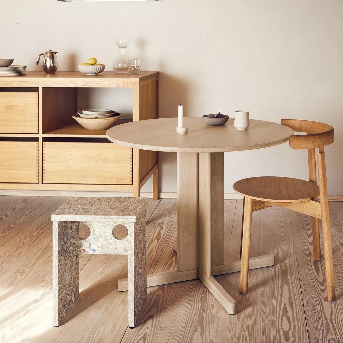 Trefoil Round Table Ø90 - Batten Home