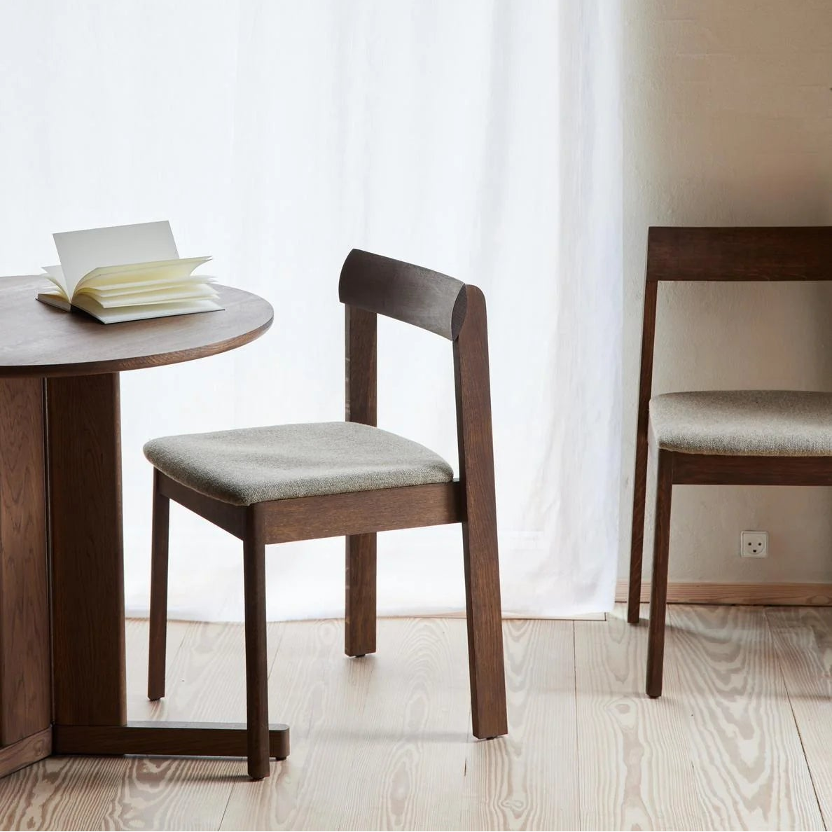 Blueprint Chair - Smoked Oak Hallingdal 65