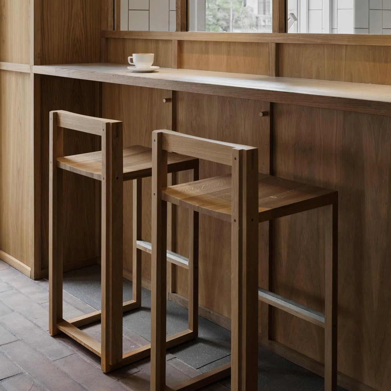Outline Bar Chair