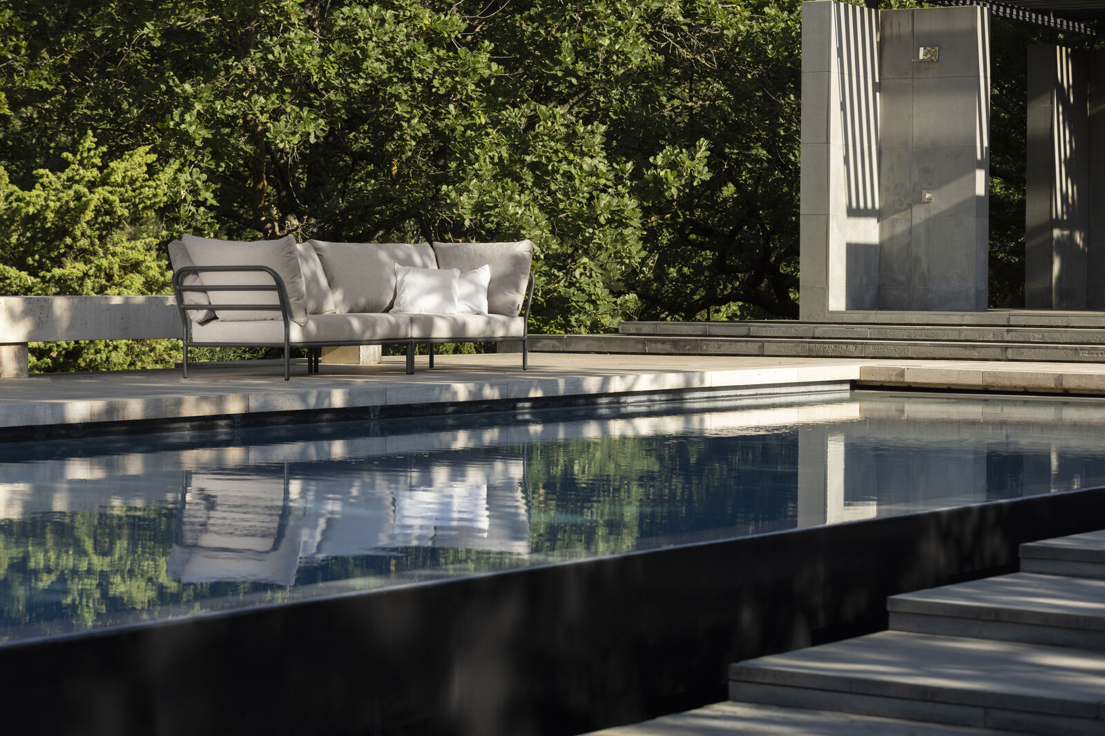 LEVEL Outdoor Corner