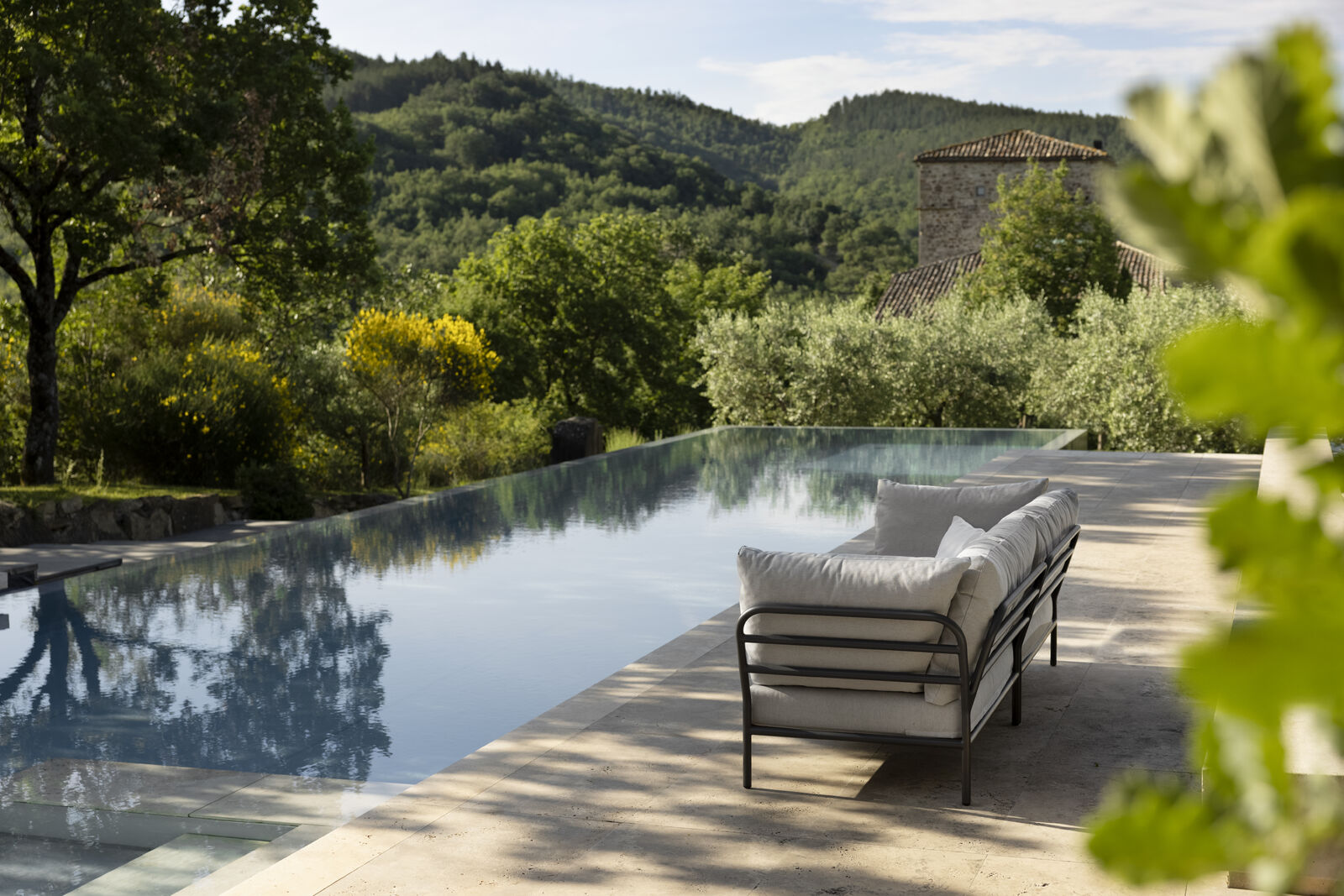 LEVEL Outdoor Corner