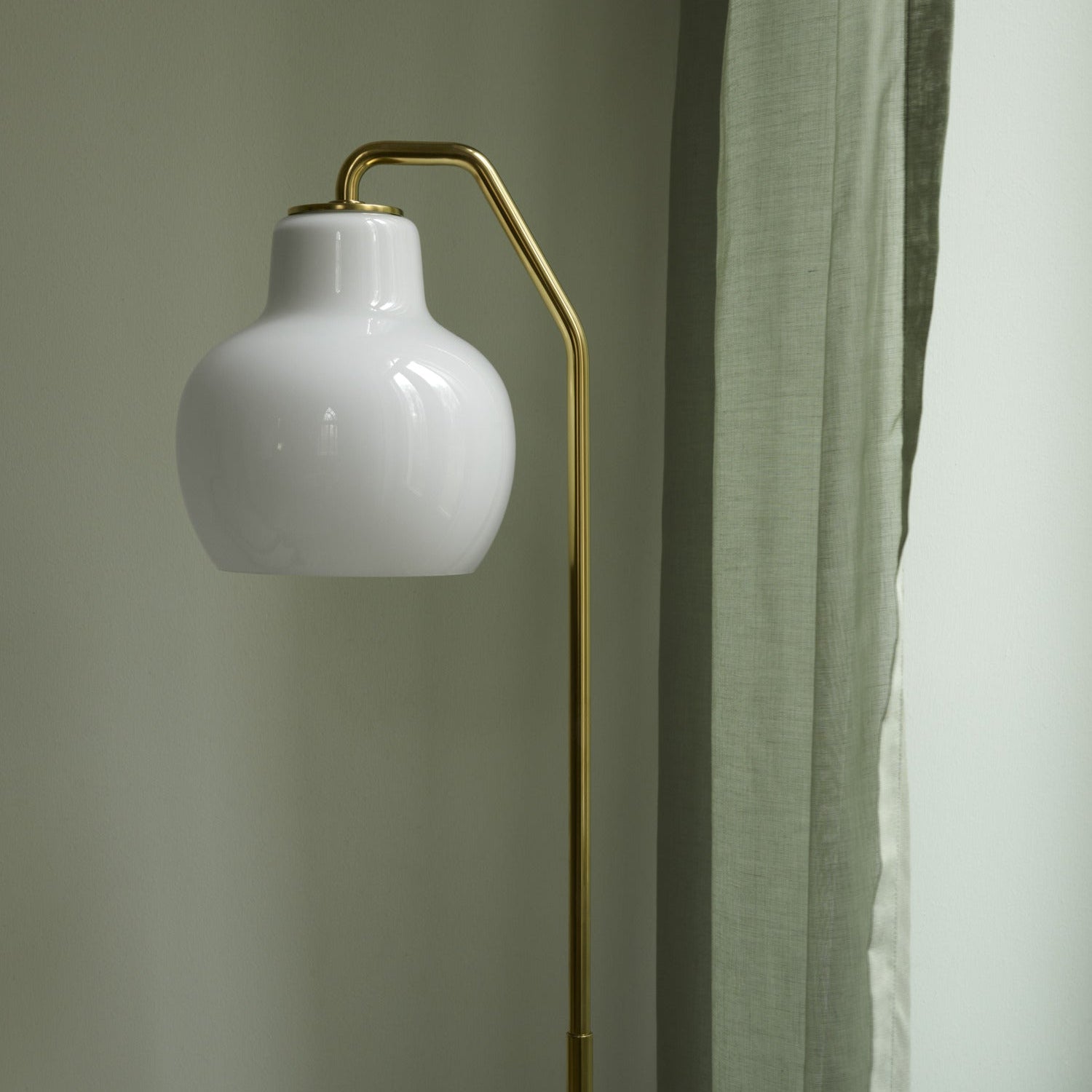VL Ring Crown Floor Lamp