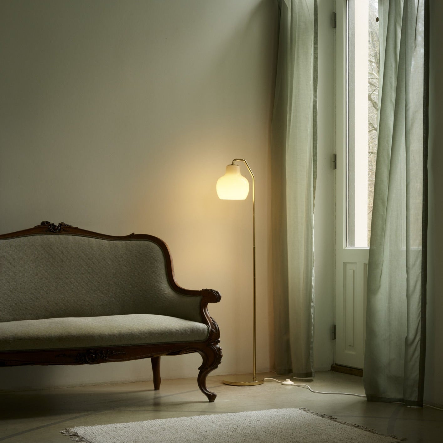 VL Ring Crown Floor Lamp