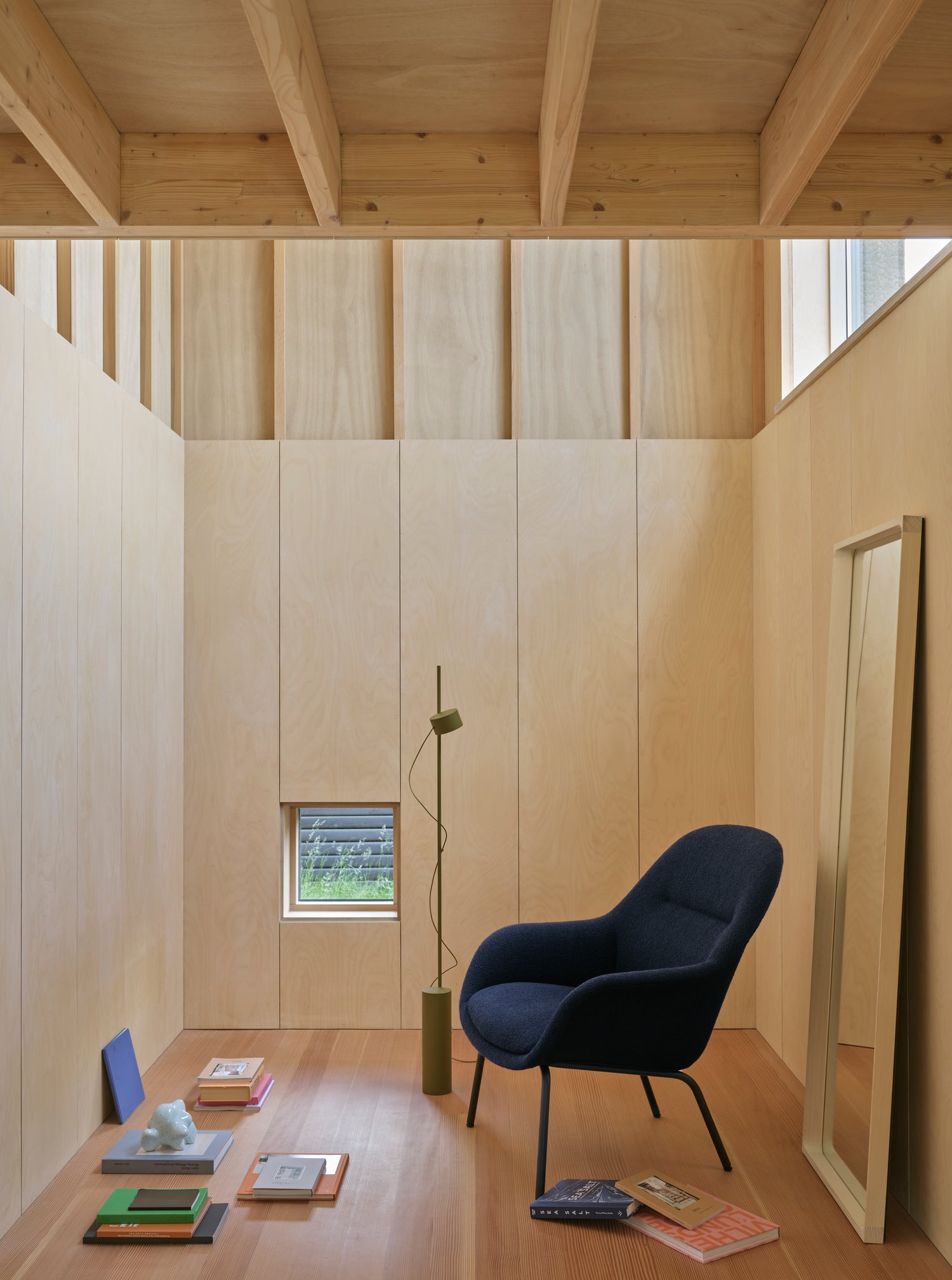 Fiber Lounge Armchair - Tube Base