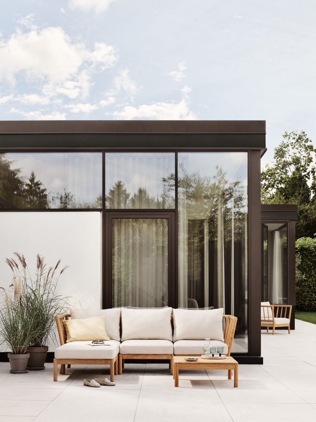 Tradition Lounge Table