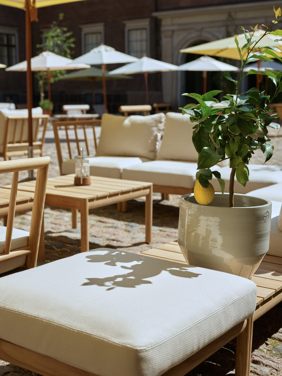 Tradition Lounge Table