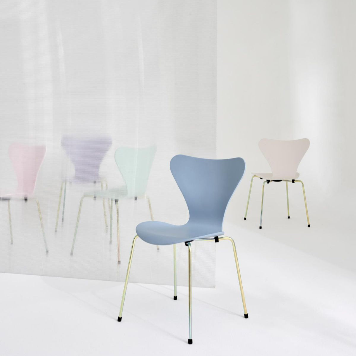 fritz hansen series 7 chair 7:14 am edition