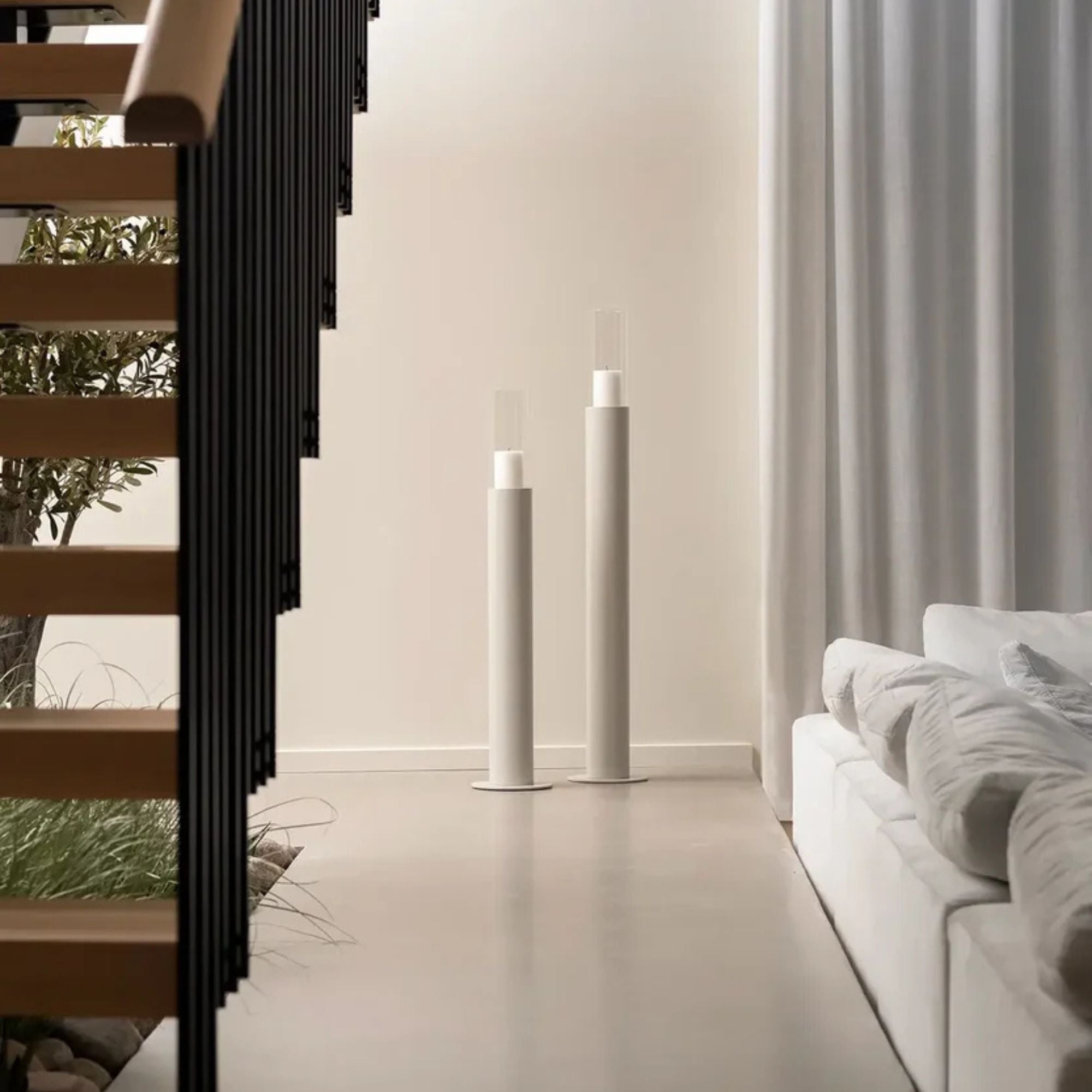 Thomas Floor Candleholder