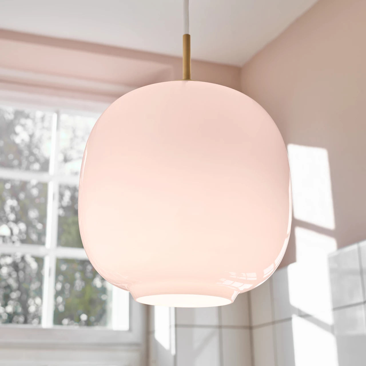 VL45 Radiohus Pale Rose Pendant