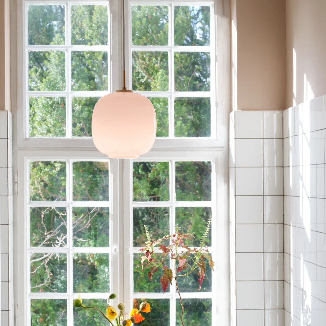 VL45 Radiohus Pale Rose Pendant