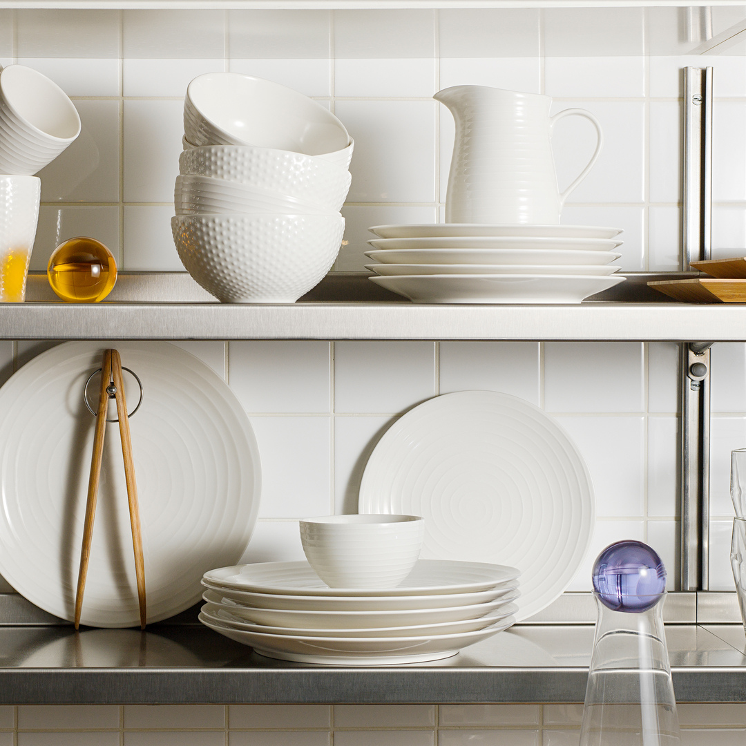 Blond Plates and Bowls - Batten Home