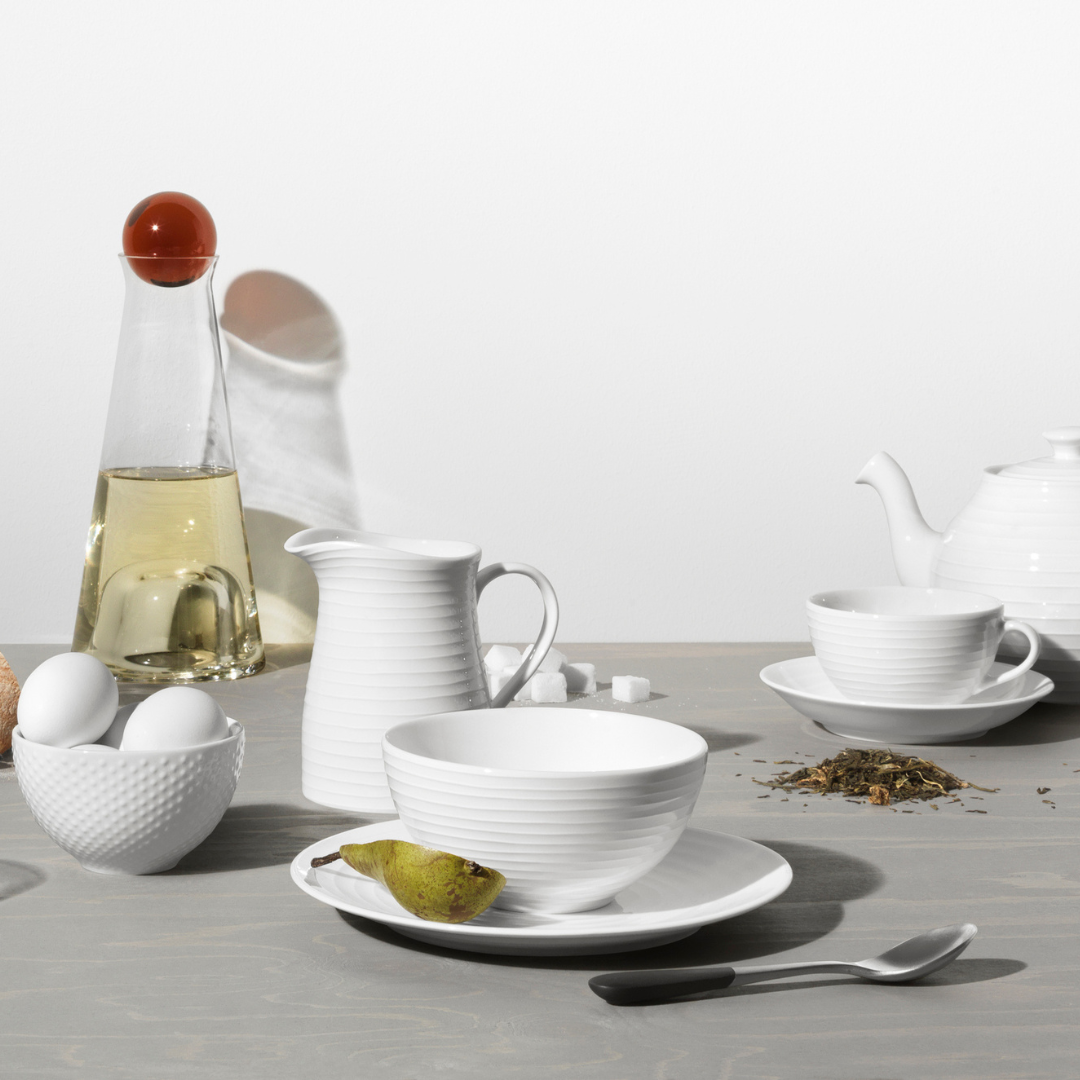 Blond Plates and Bowls