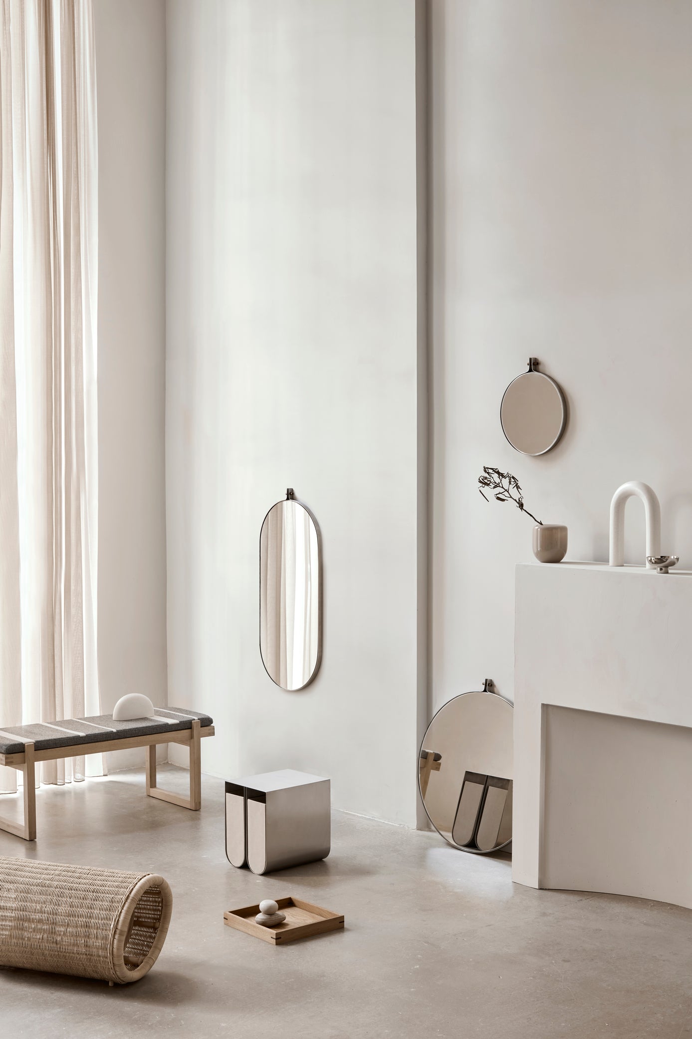 Dowel Mirror Round, Capsule