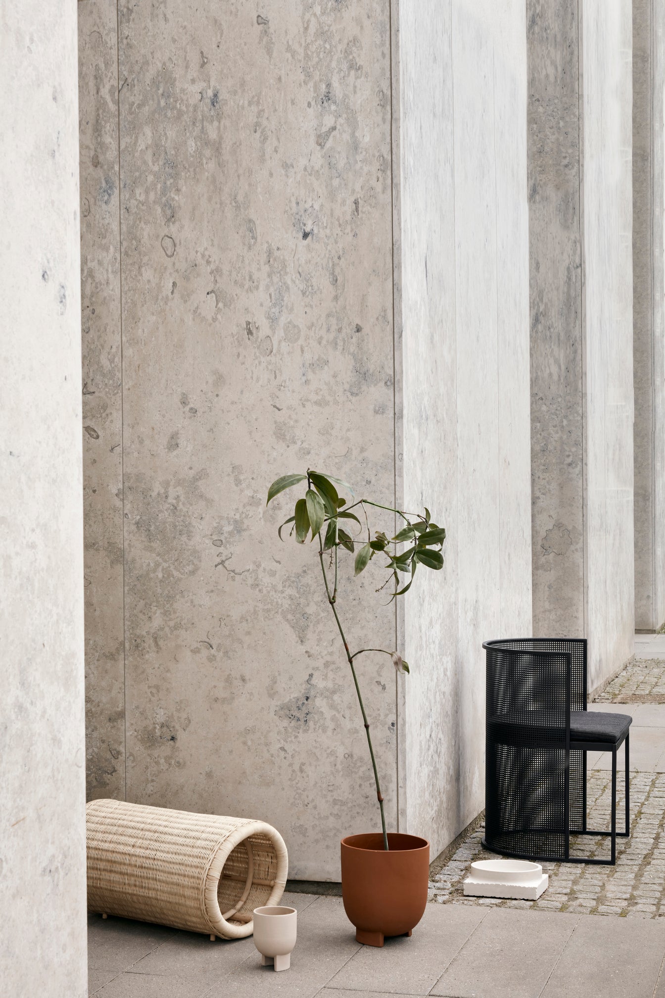 Serene Flowerpot Small Sand