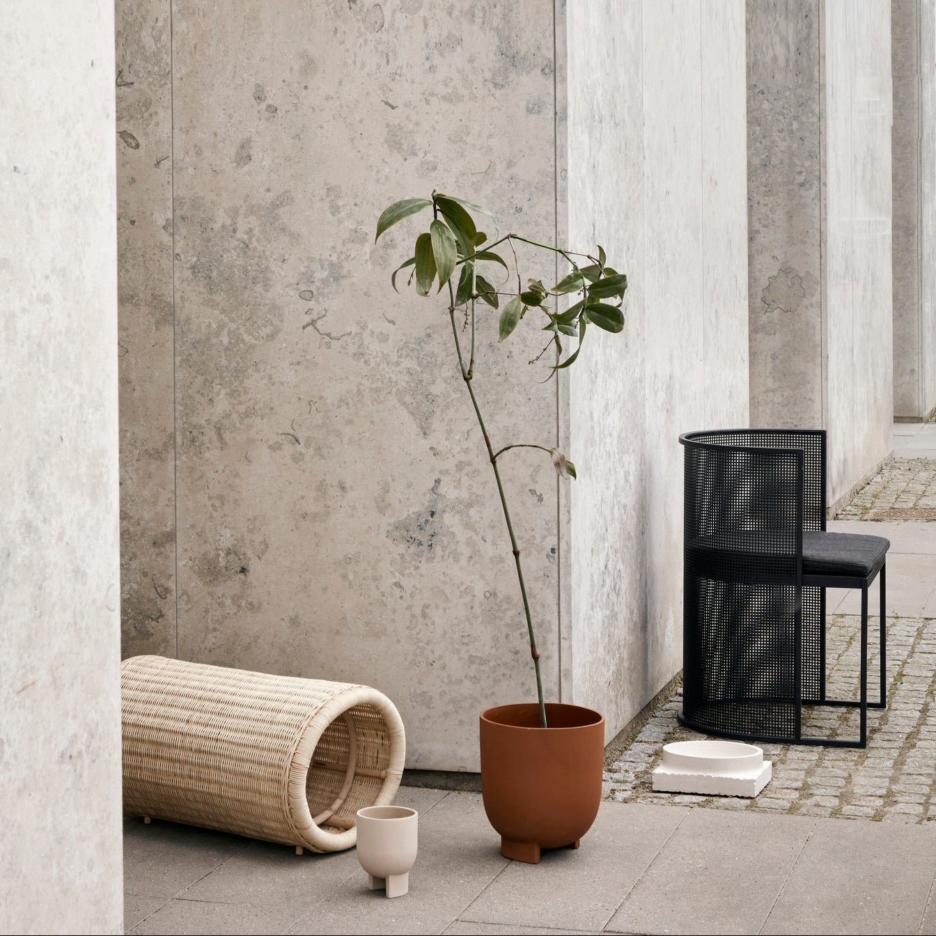 Serene Flowerpot Medium Sand - Batten Home