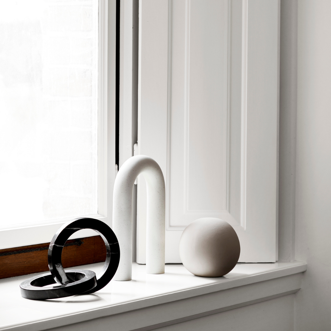 The Globe Sculpture by Kristina Dam is a beautifully simple sculpture. Its smooth shape flows organically without rigidity and is intensely attractive when displayed in the modern and minimalistic home.