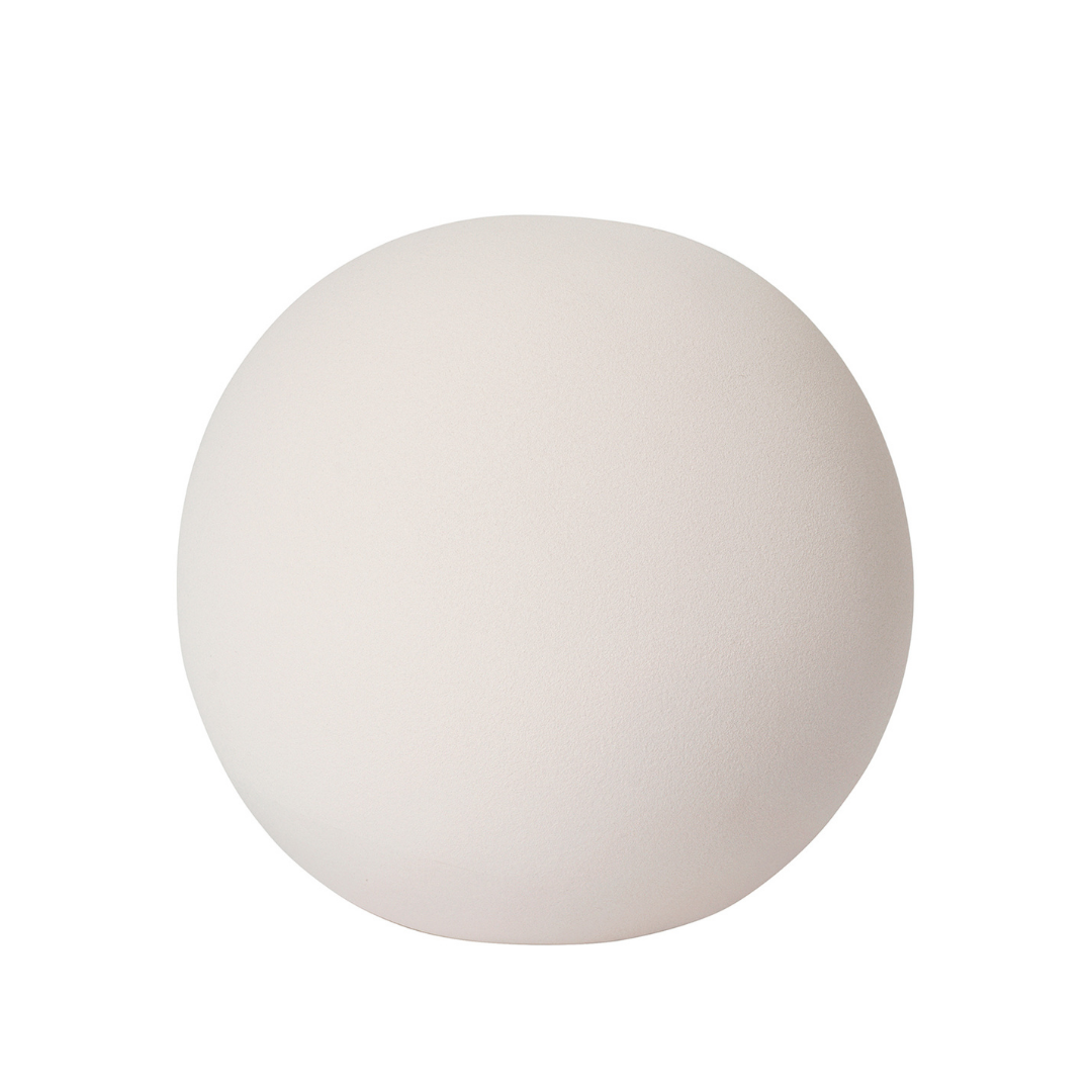 The Globe Sculpture by Kristina Dam is a beautifully simple sculpture. Its smooth shape flows organically without rigidity and is intensely attractive when displayed in the modern and minimalistic home.