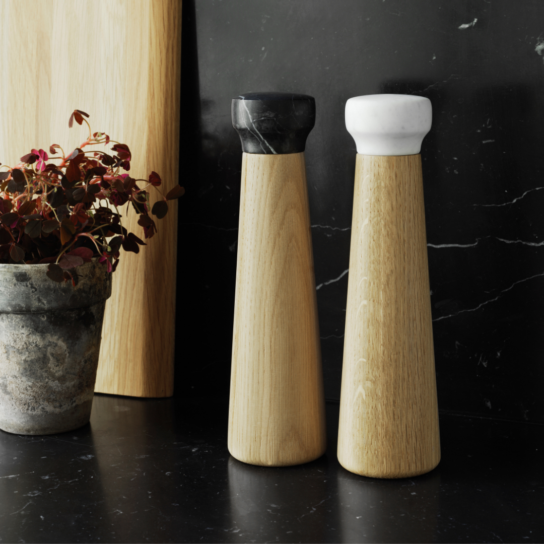 The Craft Salt Mill is just one piece of the beautiful collaboration between Normann Copenhagen and Danish designer Simon Legald. The Craft Collection offers a variety of kitchen essentials, made of quality materials that are suitable for everyday use.