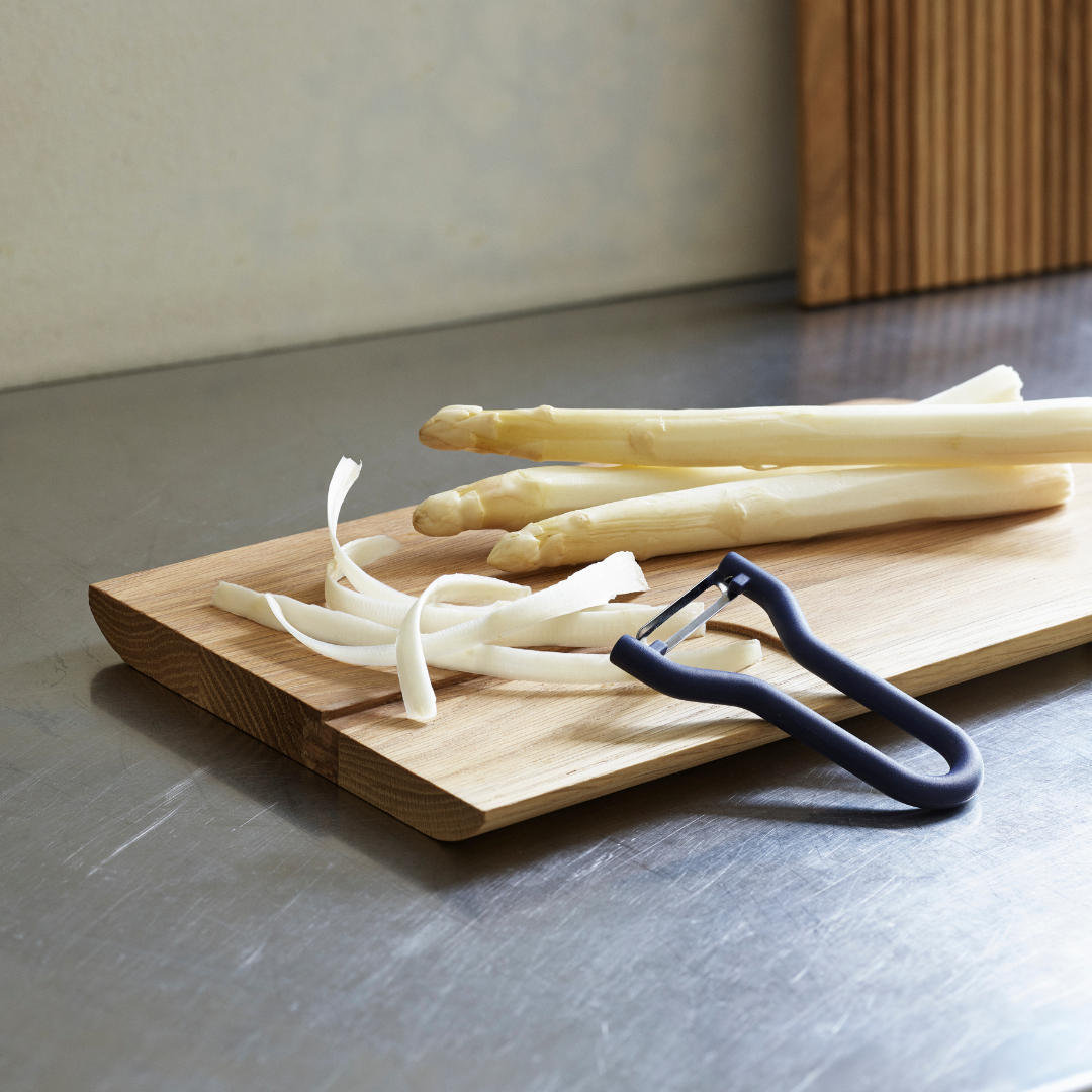 The Peeler by Normann Copenhagen was created in collaboration with HolmbäckNordentoft as an easy-to-use cooking accessory that is a simple and functional tool with a designer look that is needed in every kitchen.