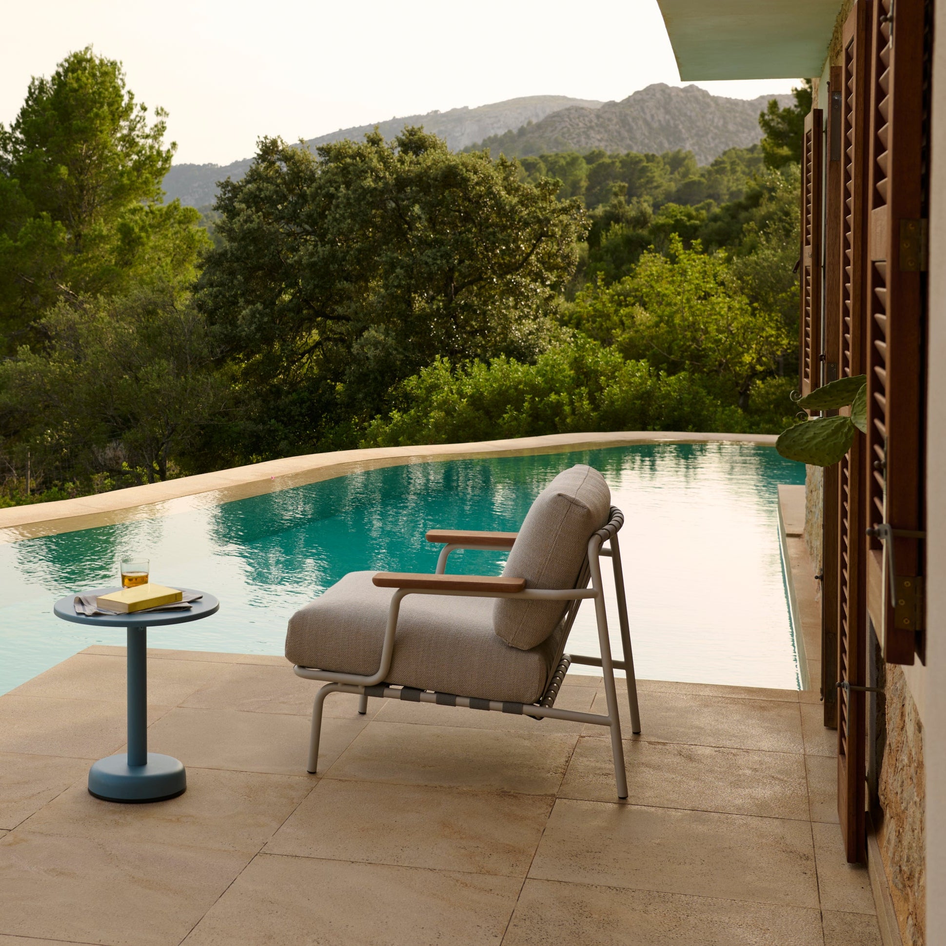 Settle Lounge Chair w/ Armrest