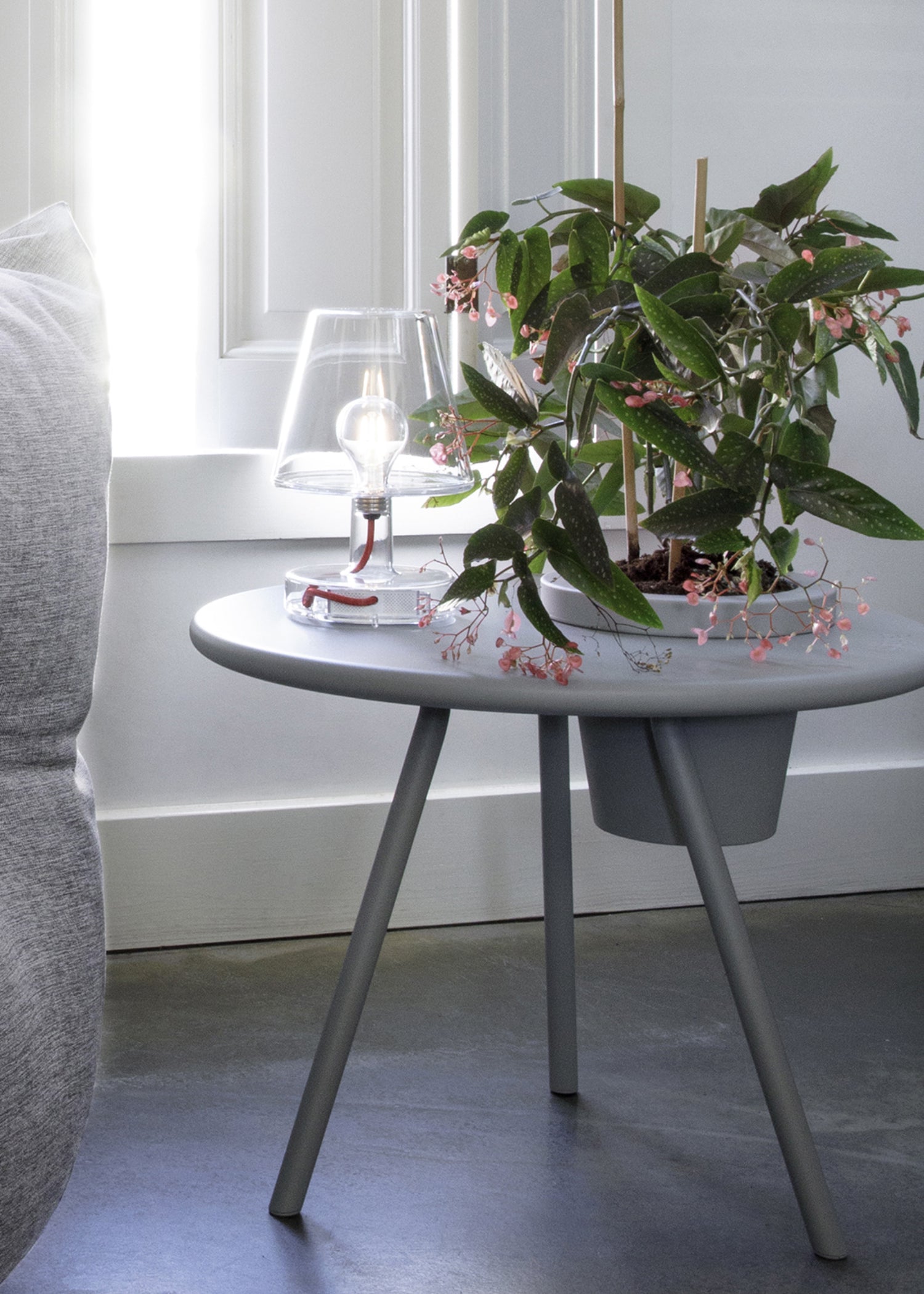 Bakkes Planter Table