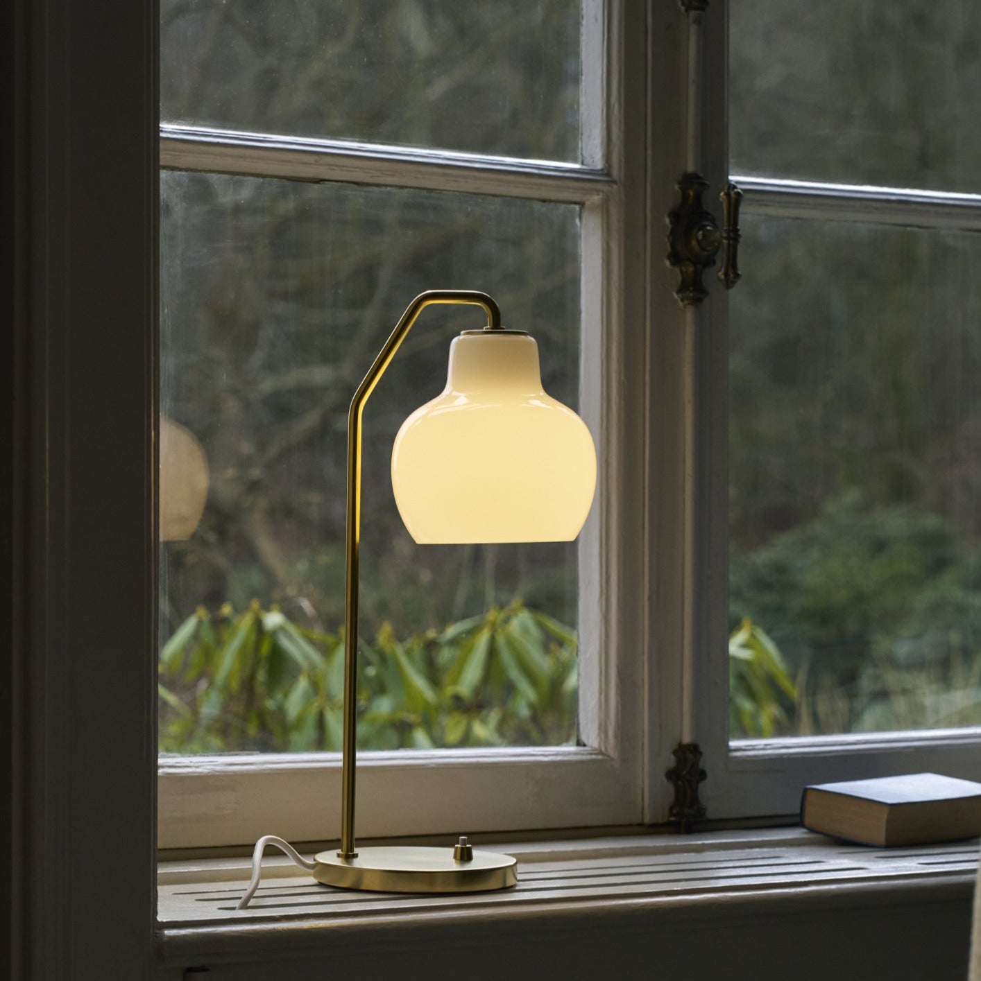 VL Ring Crown Table Lamp