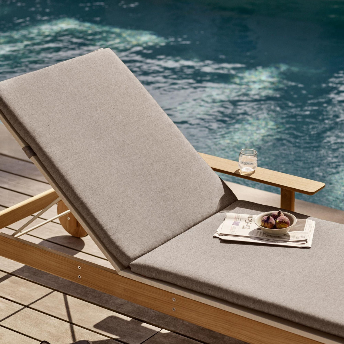 skagerak pelagus outdoor sunbed with armrest