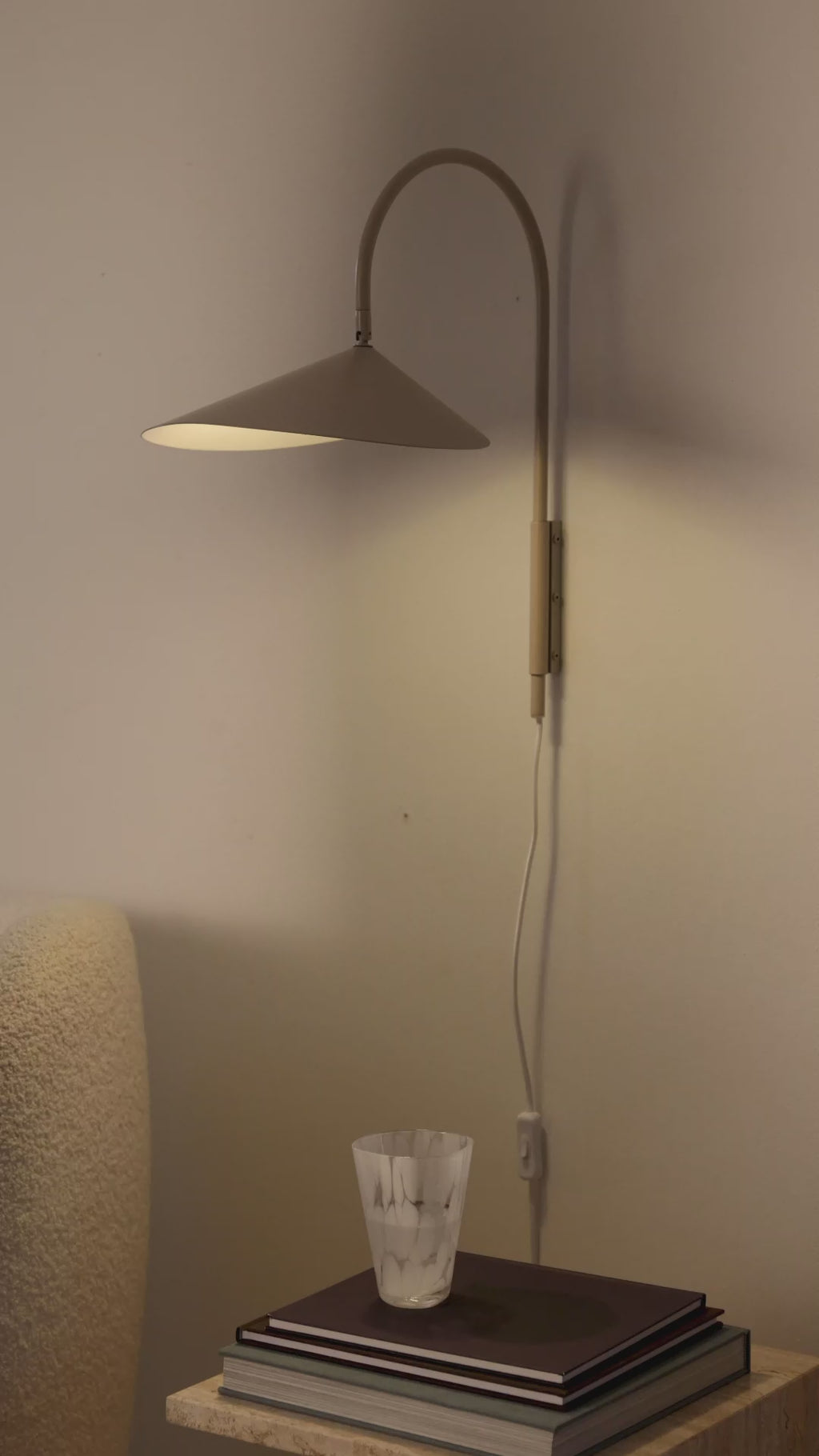 Ferm Living Arum Swivel Wall Lamp - Cashmere