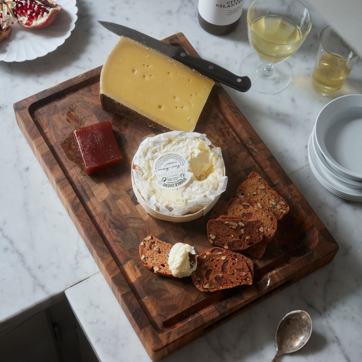 skagerak dania cutting board with cheese and bread