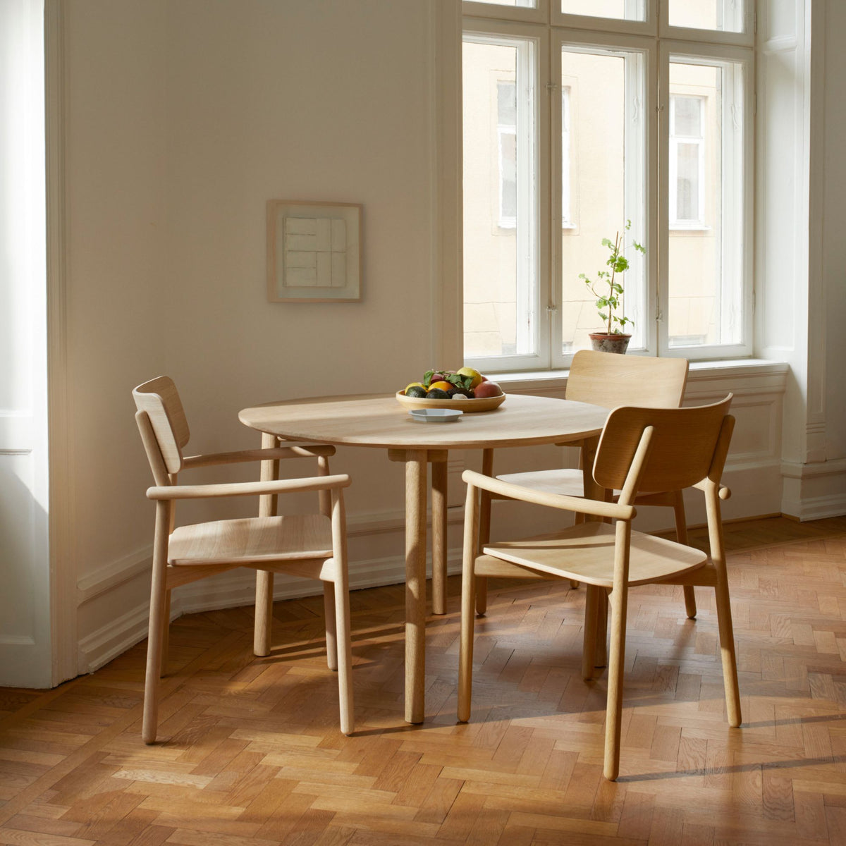 hven armchair with hven round table